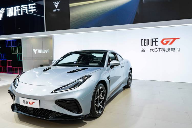 深圳坪山区创时锐企业管理咨询哪吒汽车在智能汽车领域的表现，领途汽车在新能源汽车市场中的影响力